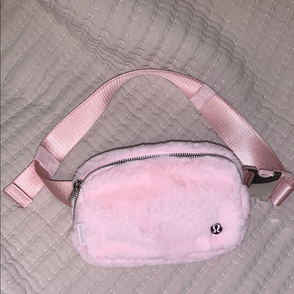 lululemon everywhere belt bag